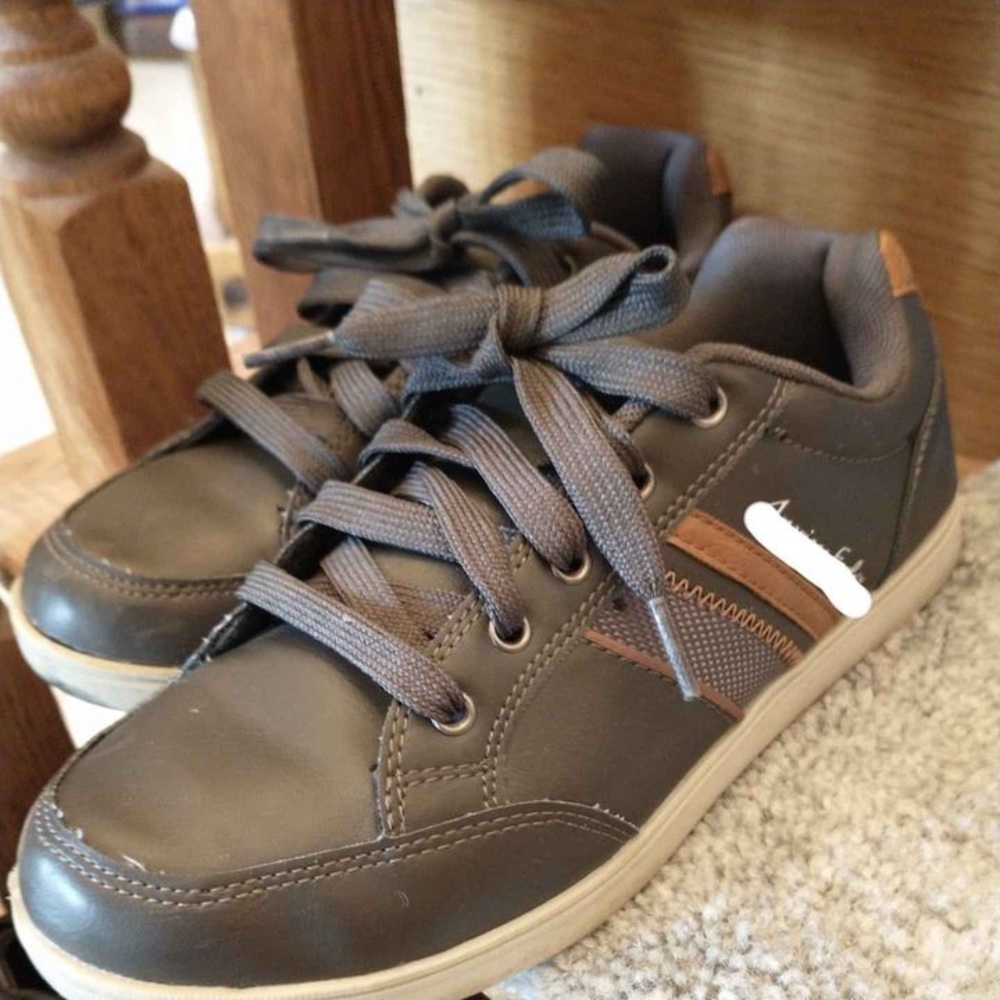 American Eagle, boys size 5. In great shape.